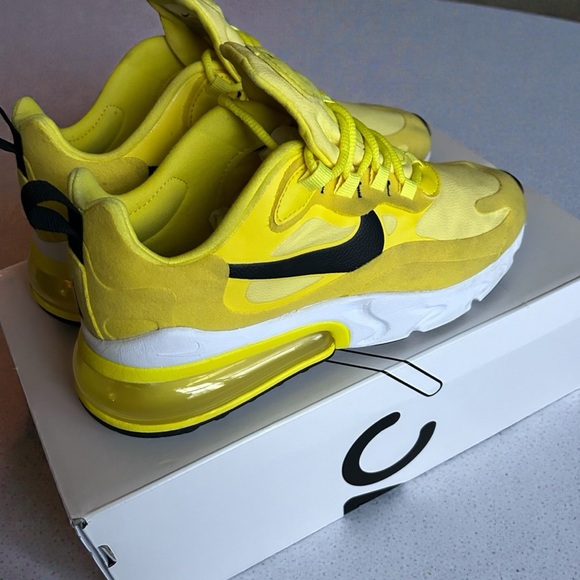 Nike Air Max 270 React in the "Opti Yellow" color-way. 🖤💛
Women’s Size 7 - Picture 8 of 11